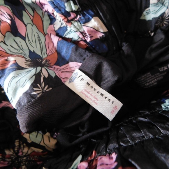 FREE PEOPLE Movement The Way Home Floral Shorts Black Athletic Print X-Small - Picture 13 of 16